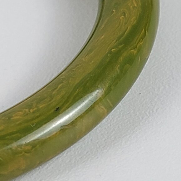 Vintage Bakelite Bangle Bracelet Green Moss 8 In 8.2 mm Wide - Picture 5 of 9